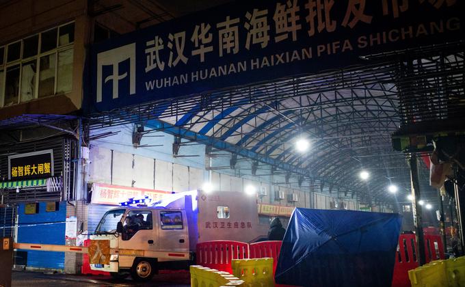 图为去年底最早爆发武汉肺炎的源头武汉华南海鲜批发市场。(图片来源:NOEL CELIS /AFP via Getty Images)