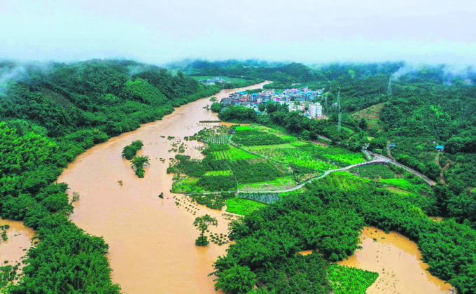 暴雨擴大 進逼三峽大壩